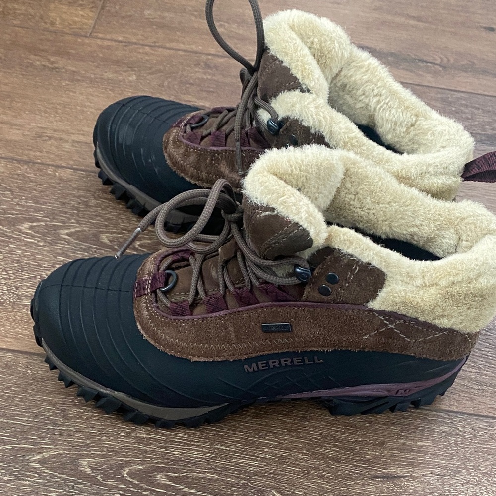 Merrell Women's Black and Brown Winter Boots